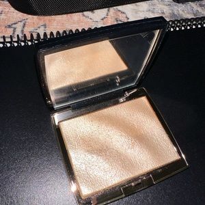 Anastasia Beverly Hills X Amrezy Highlighter